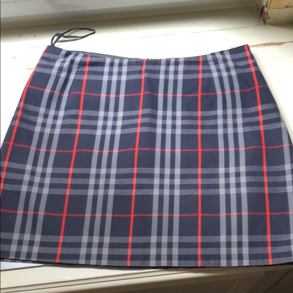 Navy plaid Burberry mini skirt, size 6, cotton